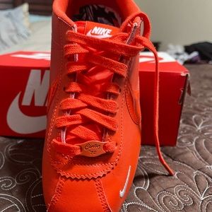 Nike 8.5 Orange
